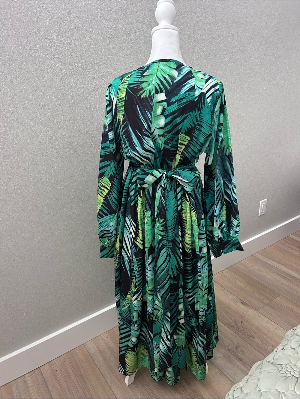 Tropical Green Leaf Print Maxi Dress - Picture 2 of 2